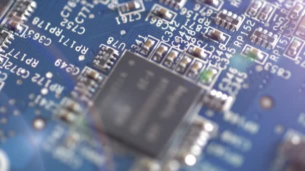 Placa de circuito con componentes eléctricos — Vídeo de stock