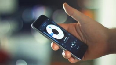adam app yeni apple iphone 6s kullanır.