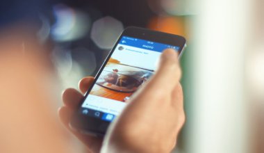 adam instagram app kullanır