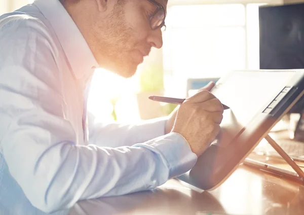 Graphic Designer working with Drawing tablet — Stock Photo, Image