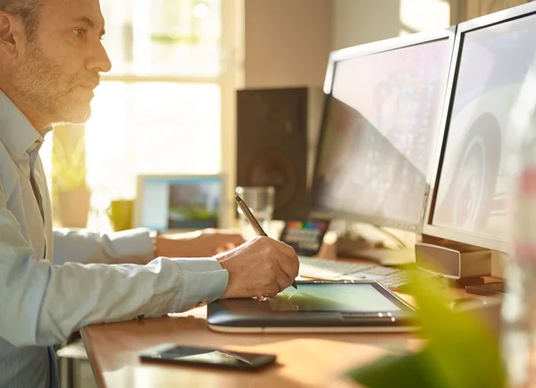 Graphic Designer working with Drawing tablet — Stock Photo, Image