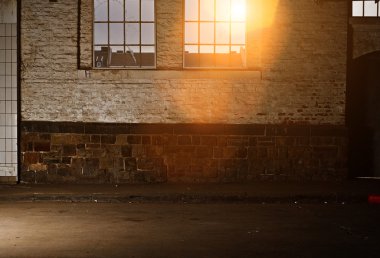 windows ile tuğla duvar