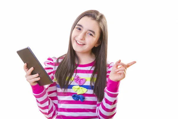 Dziewczyna śliczna nastolatka z cyfrowy tablicowy — Zdjęcie stockowe