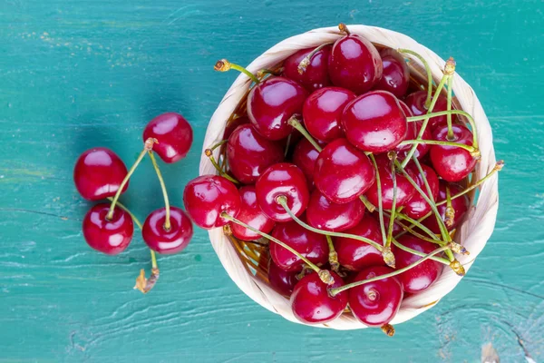 Fresh cherries on wooden — Stock Photo, Image