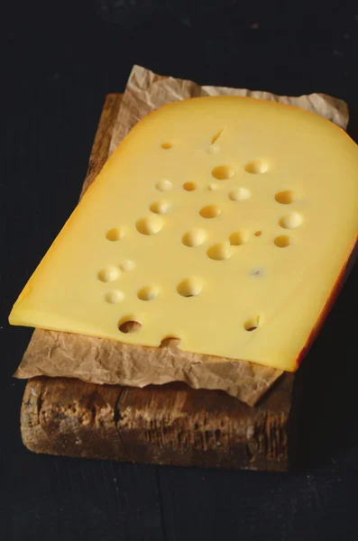 Pedazo de queso suizo — Foto de Stock