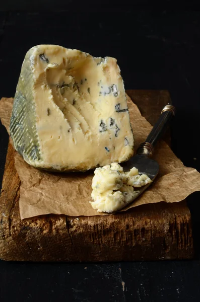 Слегка датского голубого сыра — стоковое фото