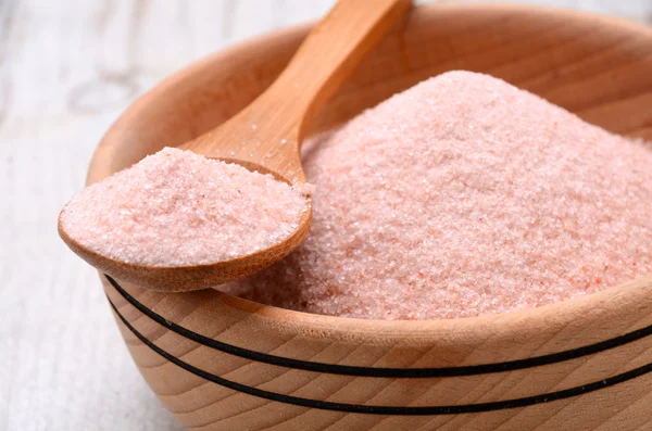 喜马拉雅粉红水晶盐 — 图库照片#