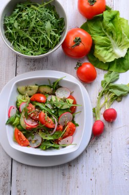 Taze sebze salatası.