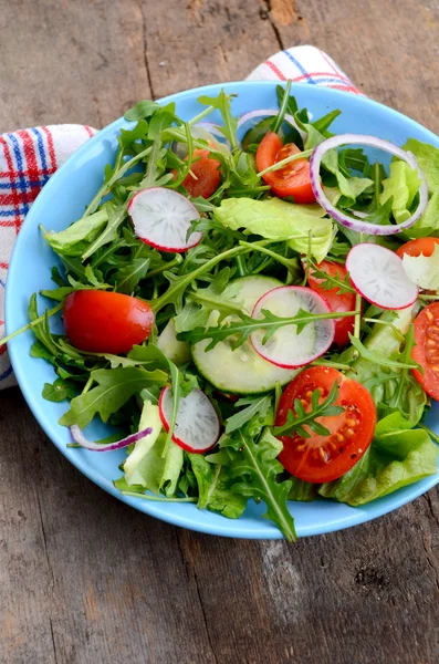 Salada de legumes frescos — Fotografia de Stock