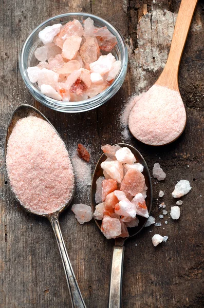 Himalayan pink crystal salt — Stock Photo, Image