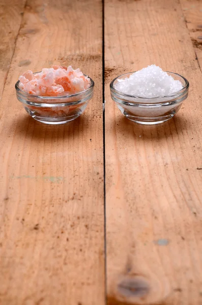 Himalayan pink salt, and sea salt — Stock Photo, Image