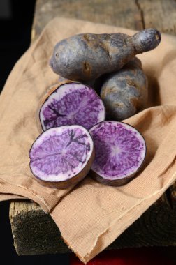 Çiğ mor patates
