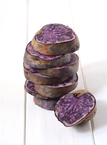 Syrové brambory fialové — Stock fotografie