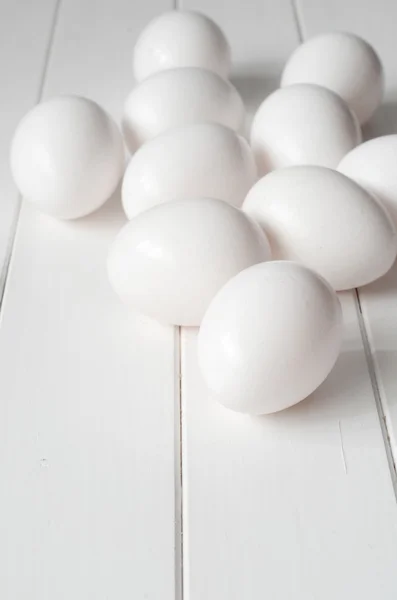 Ferske, hvite egg – stockfoto
