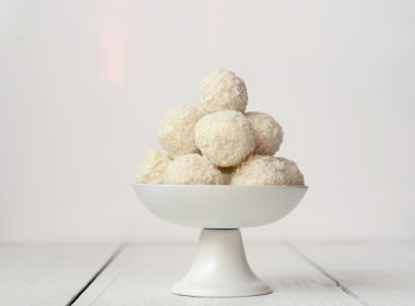 Hindistan cevizi kartopu truffles