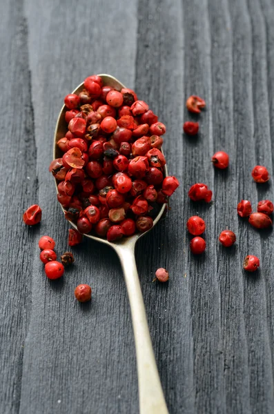 Pembe peppercorns yakın çekim — Stok fotoğraf