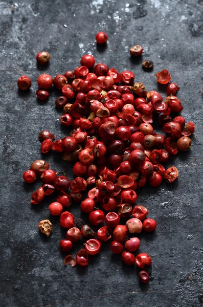 Pink peppercorns close up — Stock Photo, Image