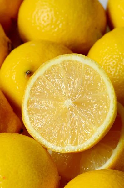 Zářivě žluté citrony — Stock fotografie