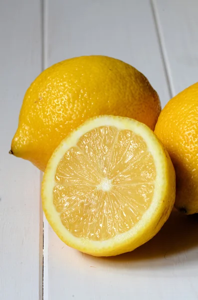 Limões amarelos brilhantes — Fotografia de Stock
