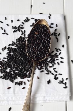 Pişmemiş, organik siyah pirinç