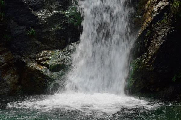 Close view of stream waterfall — Stock Photo, Image