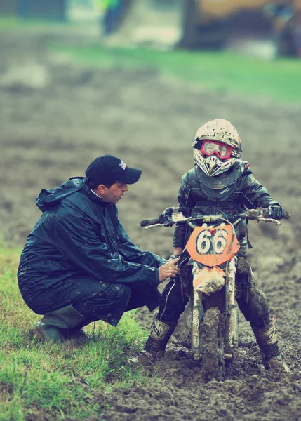 Niet-geïdentificeerde moto rider — Stockfoto