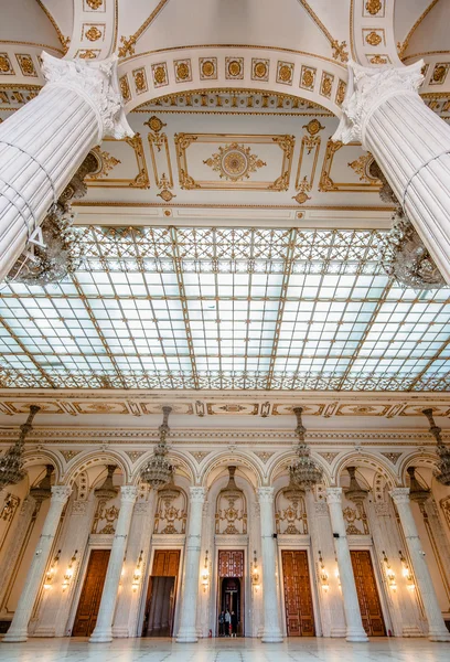 Interno girato con il Palazzo del Parlamento — Foto Stock