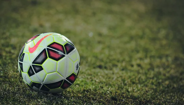Galati, Rumunsko - Březen 5: Oficiální míč fotbal — Stock fotografie
