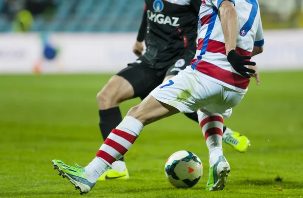 GALATI, ROMANAIA-OCT 19: Jogadores de futebol não identificados competem — Fotografia de Stock