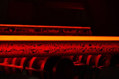 taşıyıcı çelik fabrikası içinde sıcak çelik