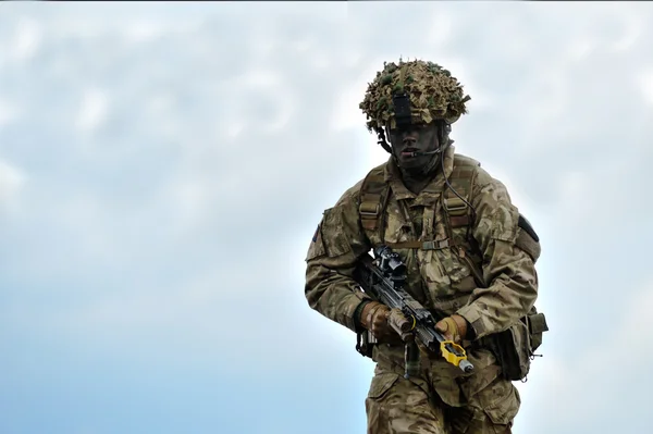 GALATI, ROMANIA - APRIL 22: UK military with semiautomatic rifle — Stock Photo, Image