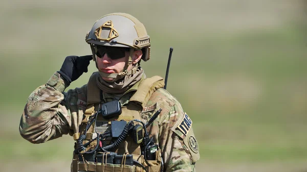 GALATI, ROMÉNIA - 22 de abril: EUA Militares em militares romenos p — Fotografia de Stock