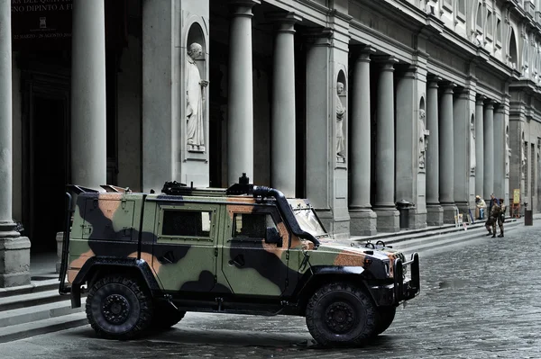 FLORENCE, ITALIE - 01 JUIN : Un Iveco lutte contre la sécurité des machines dans — Photo