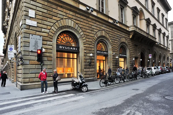 Florence, İtalya - 01 Haziran: Bvlgari mağaza Floransa, inci