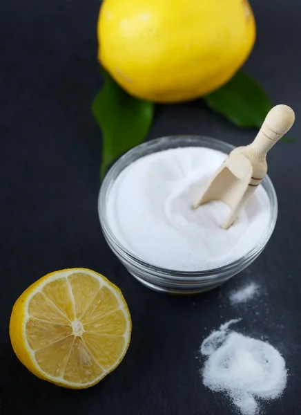 Lemon and baking soda for natural face scrub — Stock Photo, Image