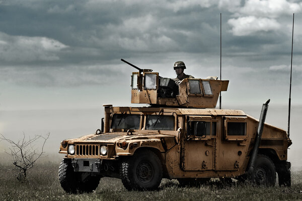 GALATI, ROMANIA - MAY16: Боевая машина в румынском военном по

