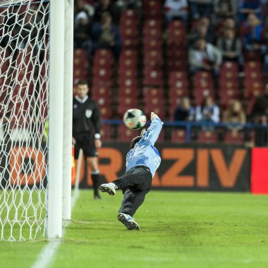 Bilinmeyen futbolcuların gerçekleştirir