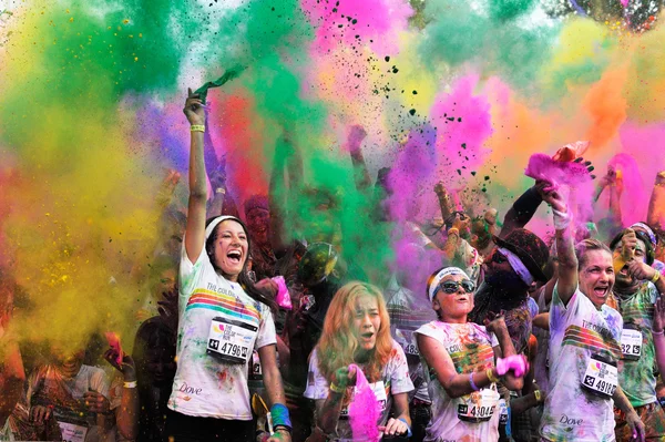 renk kimliği belirsiz insanların kalabalıklar çalıştırmak