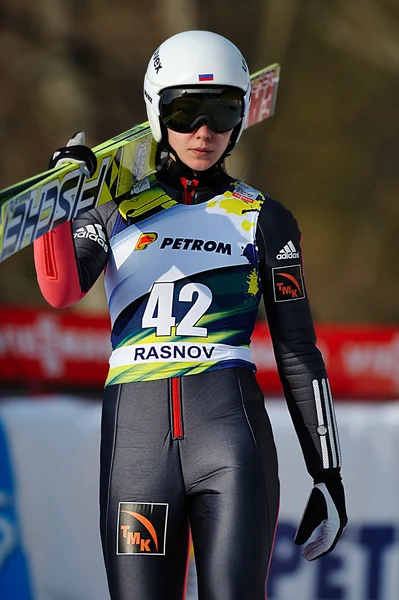 Salta-esqui desconhecido compete na FIS Si Jumping World Cup Ladies — Fotografia de Stock
