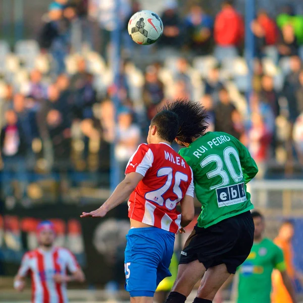 Jugadores de fútbol desconocidos realiza — Foto de Stock