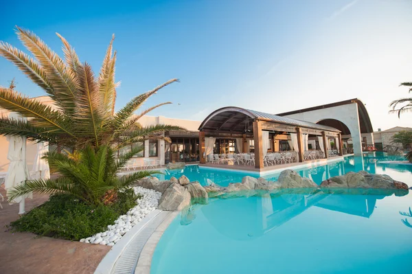 Piscina de hotel de lujo — Foto de Stock