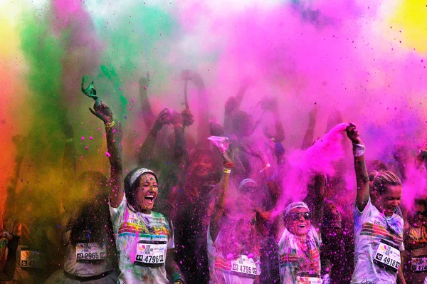 Crowds of unidentified people at The Color Run — Stock Photo, Image