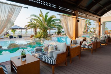 Paralia Katerini, Yunanistan - Haziran 02: Yüzme Havuzu ve lüks hote