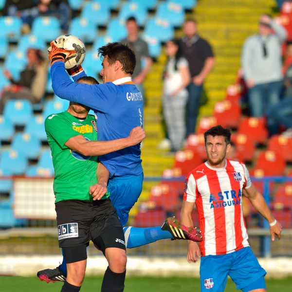 GALATI, ROMÉNIA - 13 de abril: Desconhecido jogadores de futebol realiza du — Fotografia de Stock