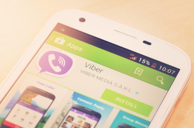Yeni cep telefonu App Store içinde