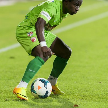 Bilinmeyen futbolcu gerçekleştirir