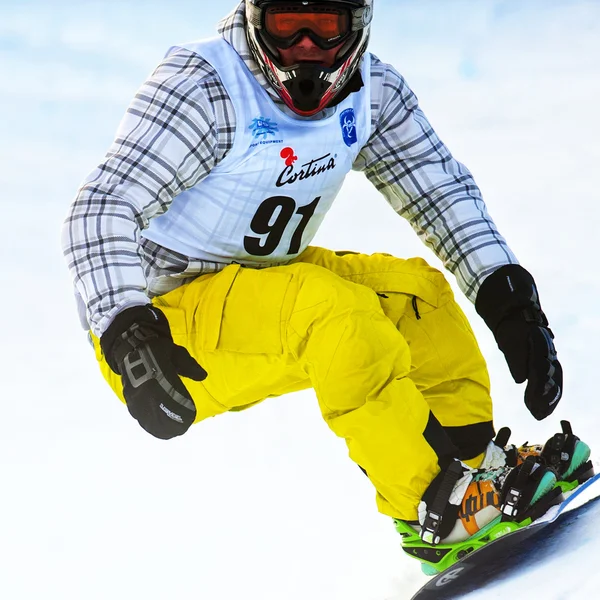 Unknown snowboarder performs — Stock Photo, Image