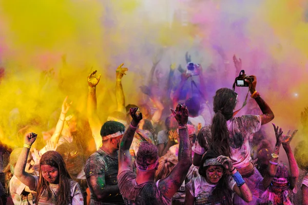 Crowds of unidentified people at The Color Run — Stock Photo, Image