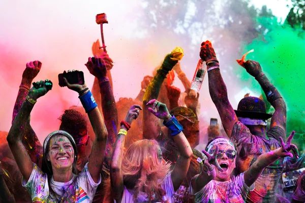 renk kimliği belirsiz insanların kalabalıklar çalıştırmak