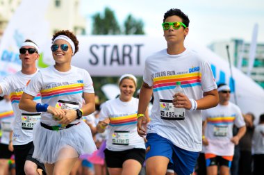 renk kimliği belirsiz insanların kalabalıklar çalıştırmak